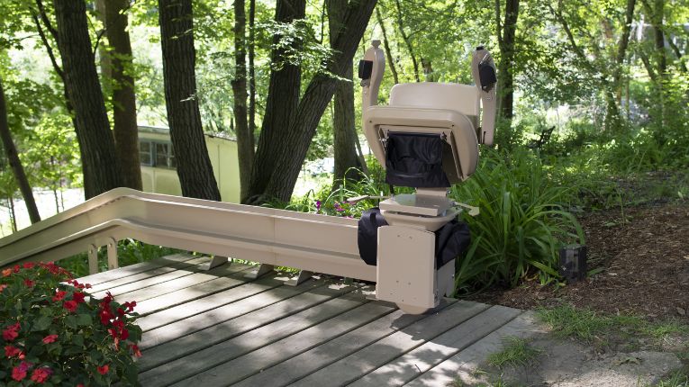 elite curved outdoor stairlift park position